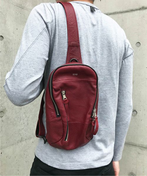 【DECADE(ディケイド)】【予約販売ご注文から1週間後出荷】Oiled Cow Leather Body Bag レザーボディバッグ(DCD-01075)