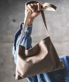 GLIMCLAP(グリムクラップ)】Suede sling bag ショルダーバッグ(15-097