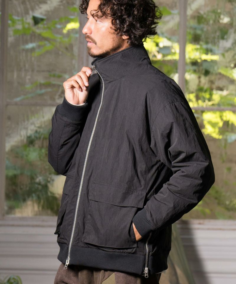 【ANGENEHM(アンゲネーム)】Side slit design padded stand jacket