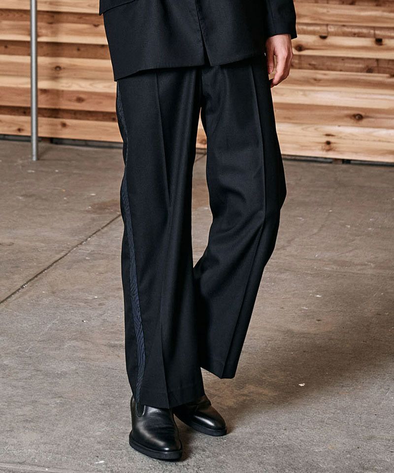 50%OFF【NO ID.(ノーアイディー)】ﾊｲｳｴｽﾄﾜｲﾄﾞﾄﾗｳｻﾞｰｽﾞ パンツ(453006