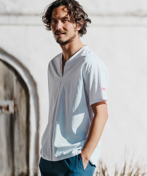 【felkod(フィルコッド)】Refreshing Neon Accent Oversized Key Neck Pullover Tシャツ(F24N230)