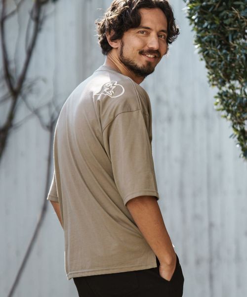 30%OFF【1minute 1second(ワンミニットワンセカンド)】 back shoulder printed over size cut&sewn Tシャツ(1M24N350)