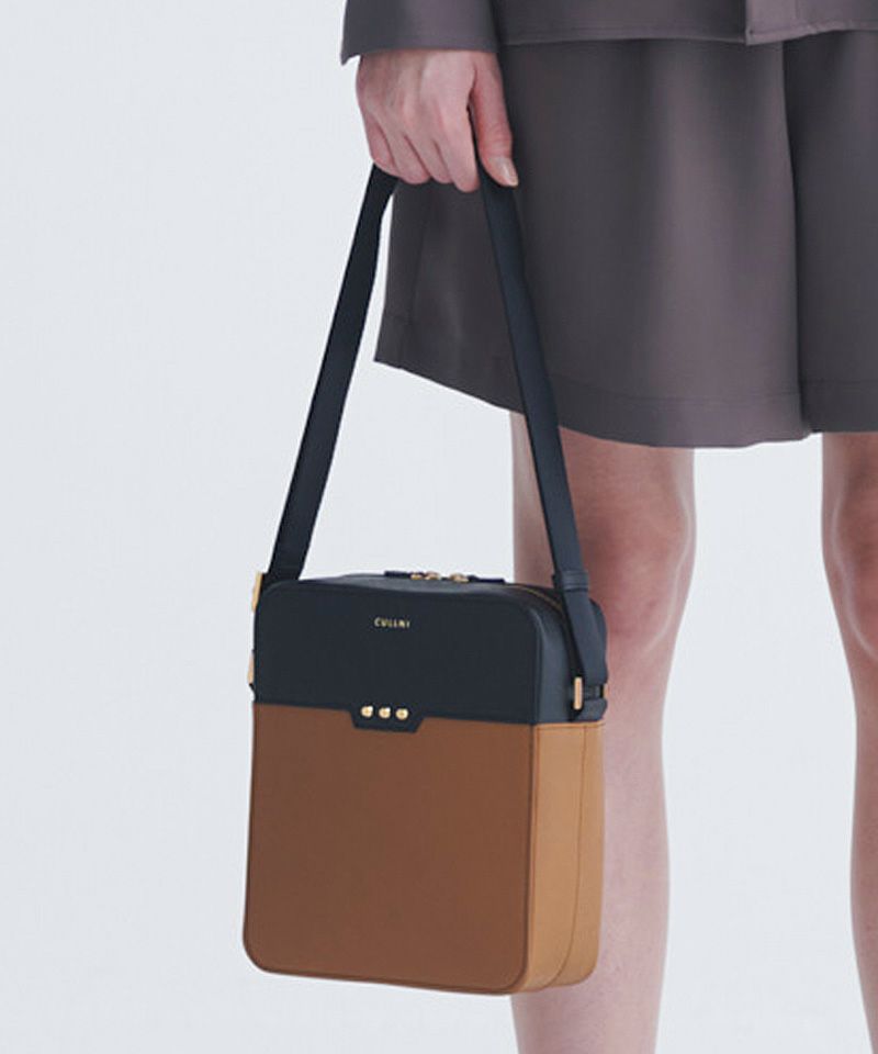 CULLNI(クルニ)】Square leather shoulder bag レザーショルダーバッグ 