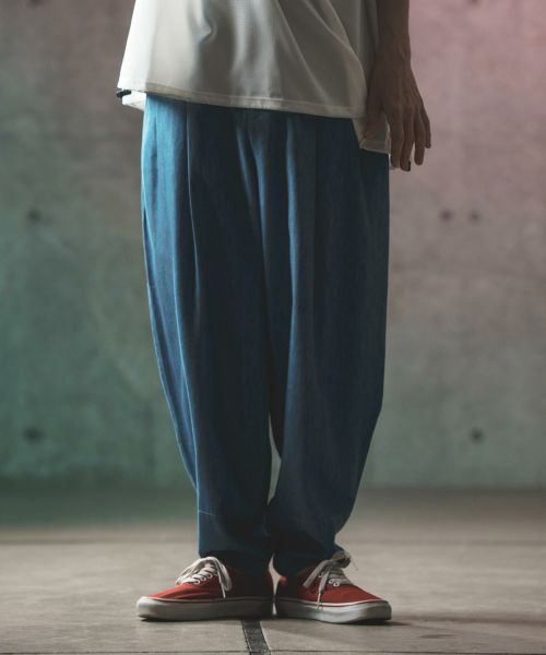 GLIMCLAP(グリムクラップ)】Color scheme design u0026 balloon silhouette pants-chino  cloth fabric- チノパンツ(16-031-gls-ce) | CAMBIO カンビオ