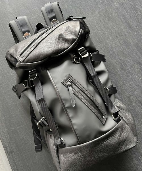 【DECADE(ディケイド)】【予約販売ご注文から1週間後出荷】 Matte　Polyurethane×Cow Leather Backpack  バックパック（リュック）(DCD-00400N) | CAMBIO カンビオ