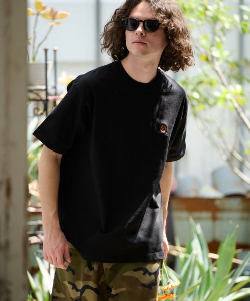 【un-filled(アンフィルド)】 GERBERA EMB HEAVY WEIGHT-T Tシャツ(SDUF-2402)