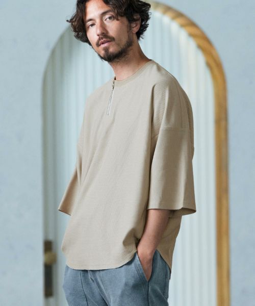 【Magine(マージン)】Deformed waffle jacquard fastener design T-shirt カットソー(MGN-241-2-003)