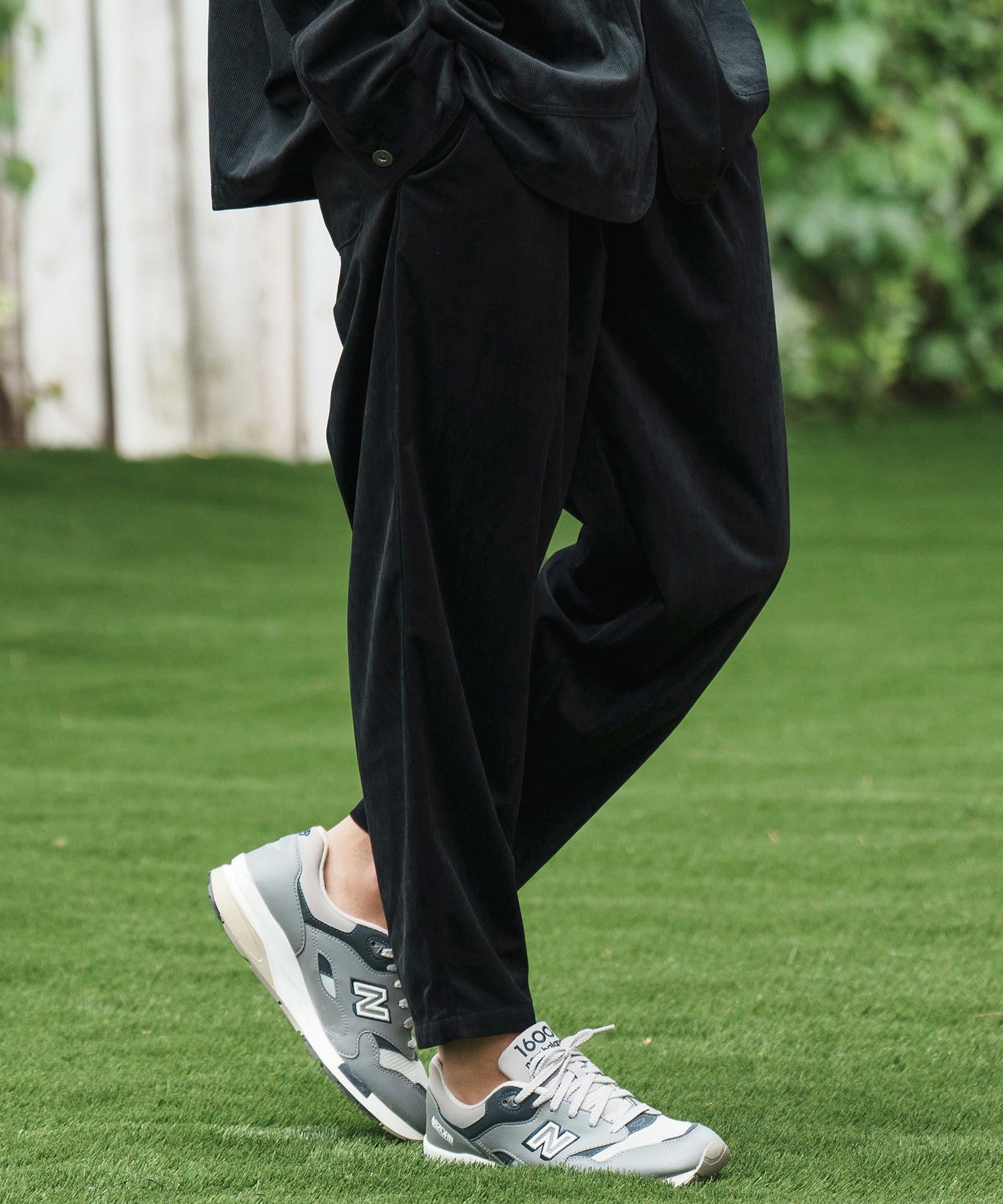 50%OFF【CAMBIO(カンビオ)】細畝コーデュロイタックテーパードパンツ