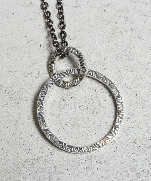 【VIVIFY(ビビファイ)】 【予約販売ご注文から1ヶ月半後出荷】 Side Arabesque Twin Link Glasses Holder Necklace(L) リンクトップ(VFN-317)
