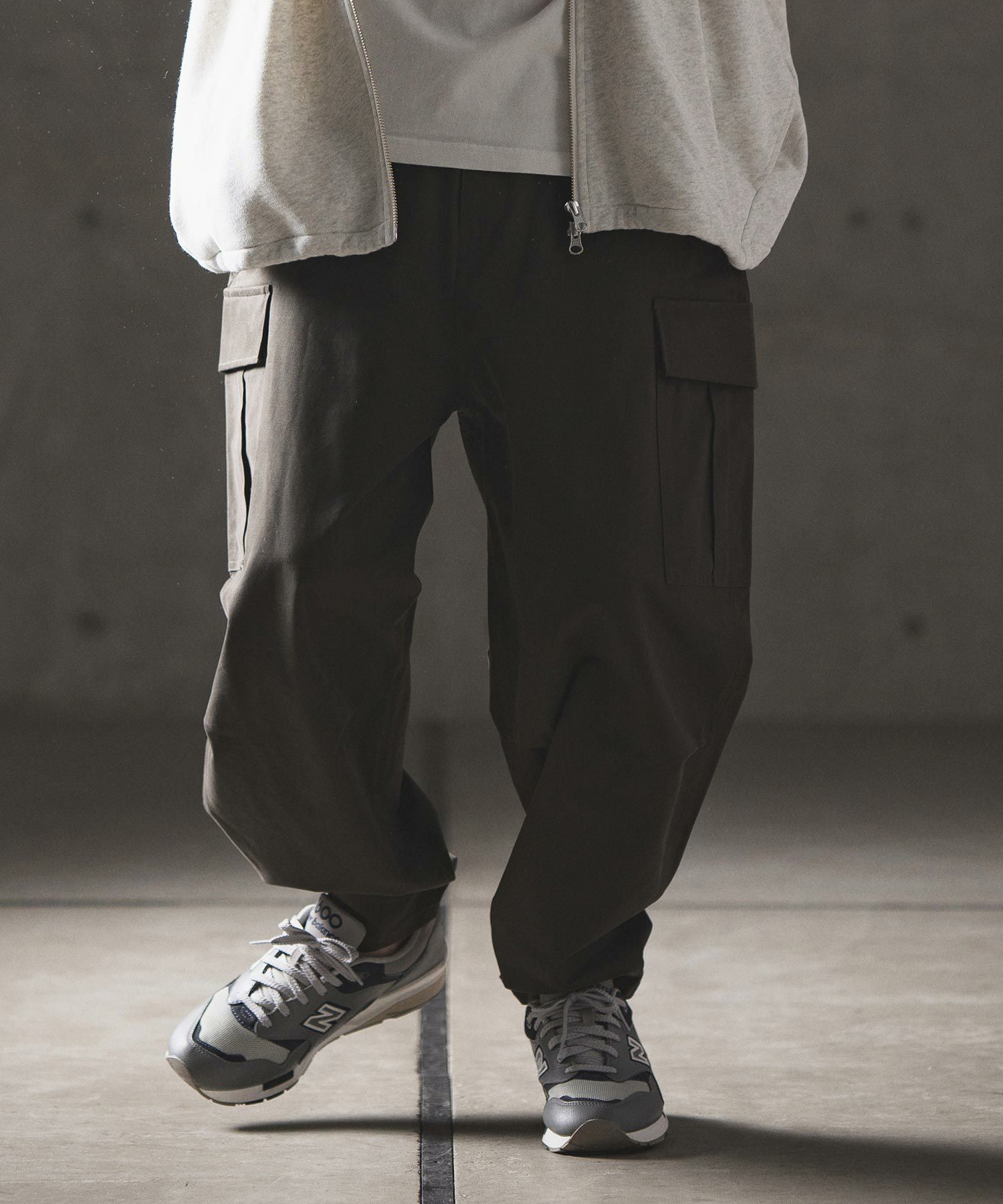 【新品未使用】GLIM CLAP 黒 カーゴパンツ 30%OFF【GLIMCLAP(グリムクラップ)】Balloon silhouette cargo pants