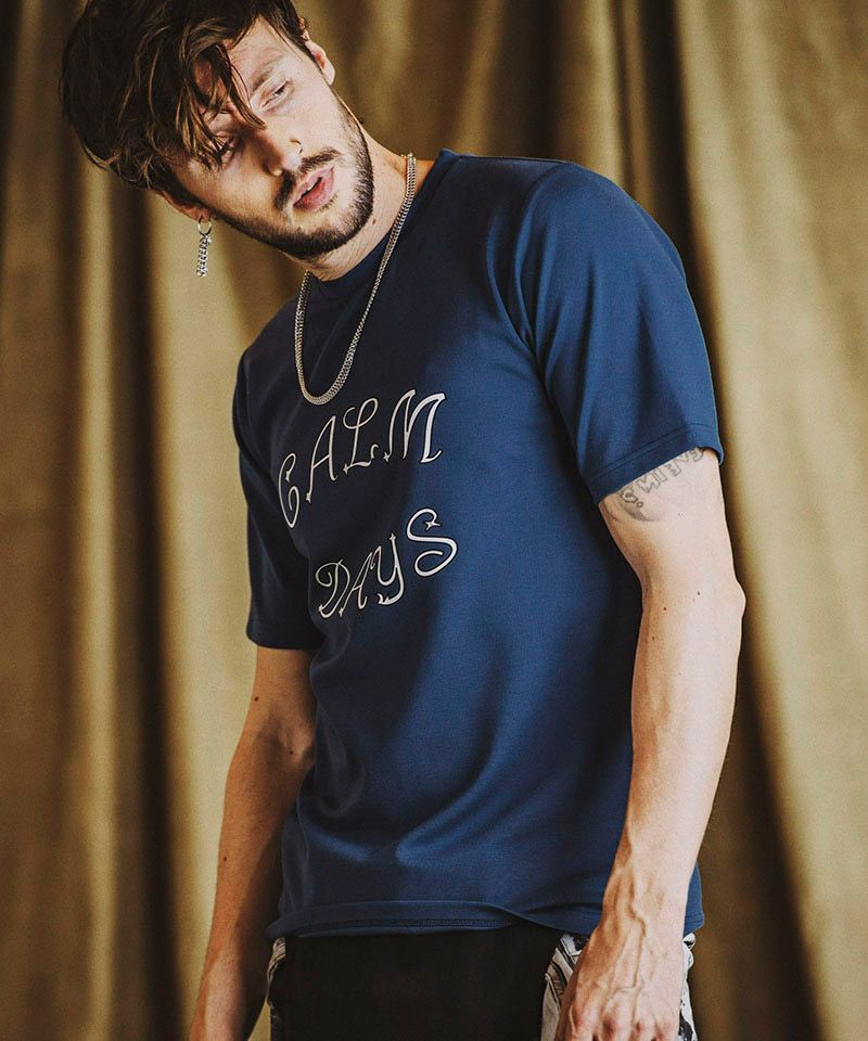 50%OFF【NO ID.(ノーアイディー)】CALMDAYSﾌﾟﾘﾝﾄC-N-T Tシャツ