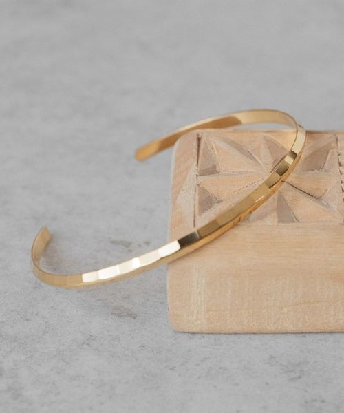 【SENTI(センティ)】【予約販売ご注文から1ヶ月後出荷】SHARPEN FINE BANGLE GD シャープド細バングル ゴールド(4096)