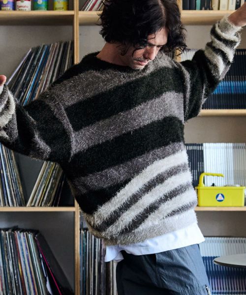 ADAMPATEK 毛足の長いシャギー糸 オーバーサイズ ボーダーニット セーター カジュアル きれいめ スタイル ルーズシルエット shaggy distorted stripes crew knit アダムパテック ap2421012 ADAM PATEK(アダムパテック)】shaggy distorted stripes crew knit