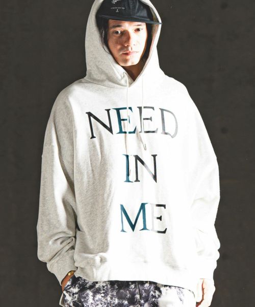 【GLIMCLAP(グリムクラップ)】 Printed oversized sweathoodie-NEED IN ME logo- パーカー(17-165-gla-ce)
