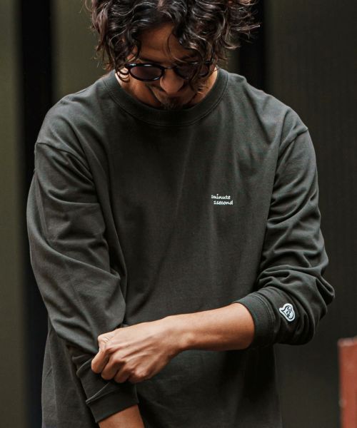 【1minute 1second(ワンミニットワンセカンド)】cursive print dry cotton long sleeve cut&sew カットソー(1M24F300)