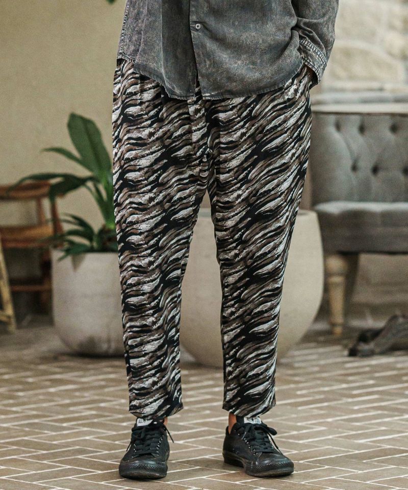 CAMBIO(カンビオ)】 Geometric Pattern Relax Tapered Easy