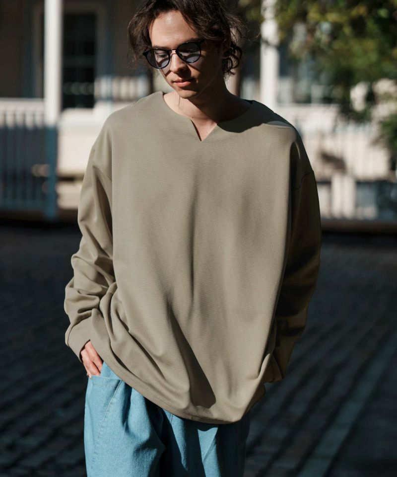 【TESS】キーネックサイドスリットビックロンT 黒/M 春夏新作　カンビオ TESS】キーネックサイドスリットビックロンT 黒/M 春夏新作