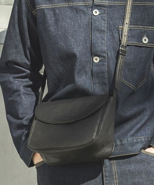 【予約販売9月上旬～中旬入荷予定】【MR.OLIVE E.O.I】IMPERMA-LEATHER -NEAT SHOULDER BAG ショルダーバッグ(ME668)