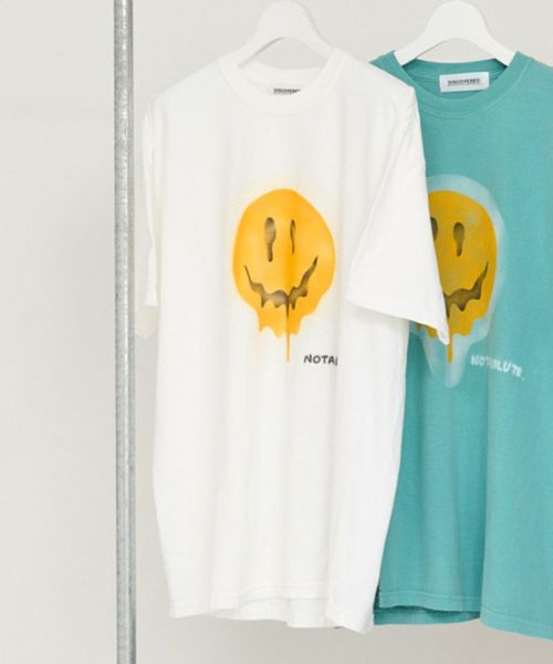 【DISCOVERED(ディスカバード)】【予約販売7月上旬～中旬入荷】SMILE S-S TEE Tシャツ(DC-NPF25-CU-02)