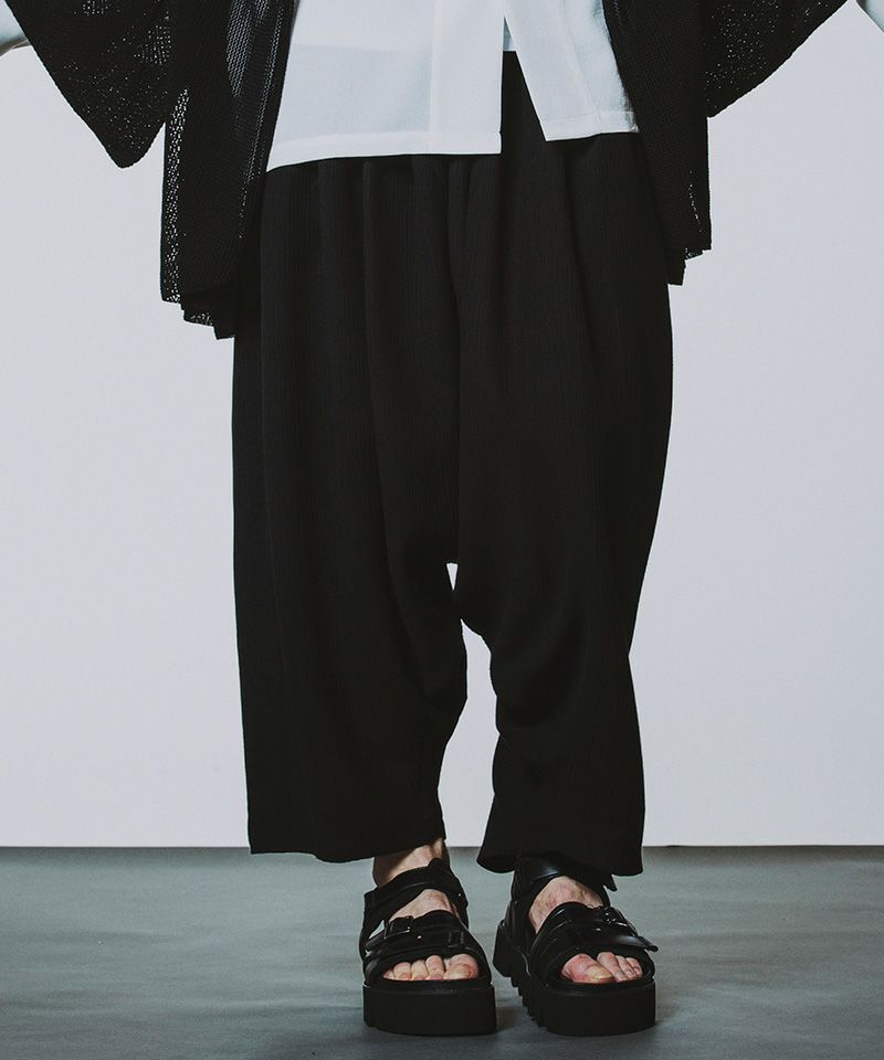 NO ID. ブラック サルエルパンツ サイズ2 NO ID. ノーアイディー シンセティックレザートラックサルエル