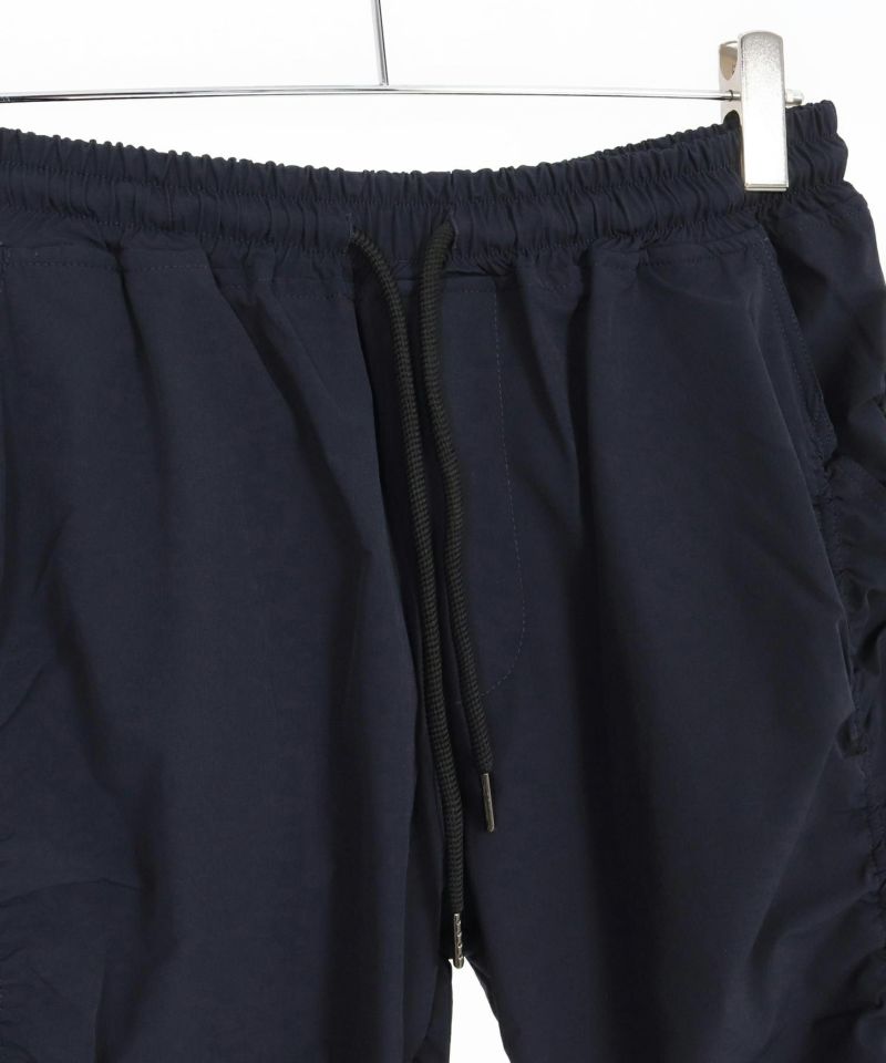 新品未使用 Lサイズ　CAMBIOパッカリングナイロンテーパードパンツ CAMBIO(カンビオ)】パッカリングナイロンテーパードパンツ(HLCM0191