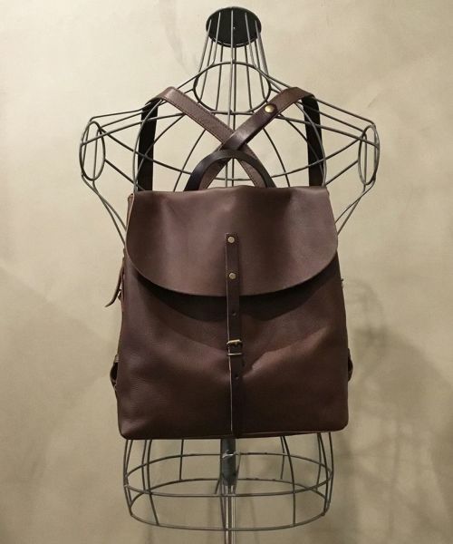 【LESS DESIGN(レスデザイン)】【予約販売ご注文から1ヶ月後出荷】「alto.」H SHIBO PRESS／フラップリュック（Ｍ）(AMSB-1705)