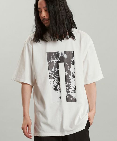 【NO ID.(ノーアイディー)】ｸﾞﾗﾌｨｯｸﾛｺﾞﾌﾟﾘﾝﾄBIG-T Tシャツ(456006-250T)