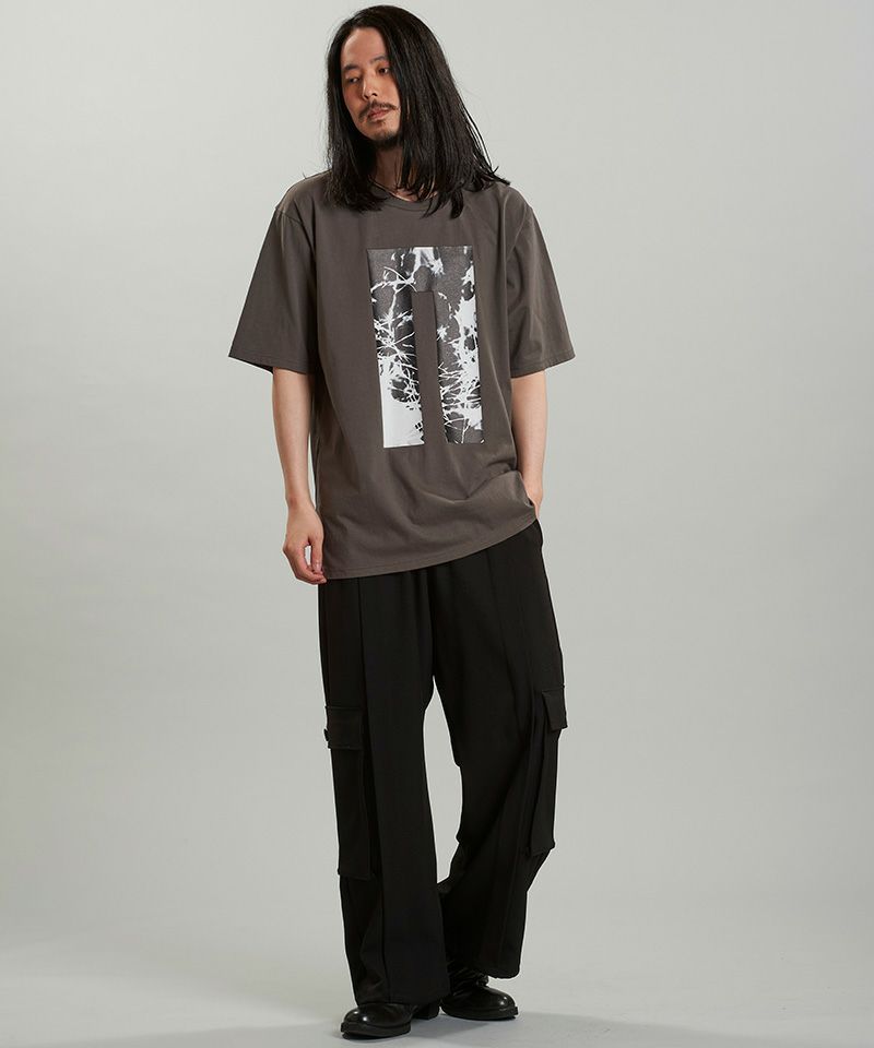 20%OFF【NO ID.(ノーアイディー)】ｸﾞﾗﾌｨｯｸﾛｺﾞﾌﾟﾘﾝﾄBIG-T Tシャツ