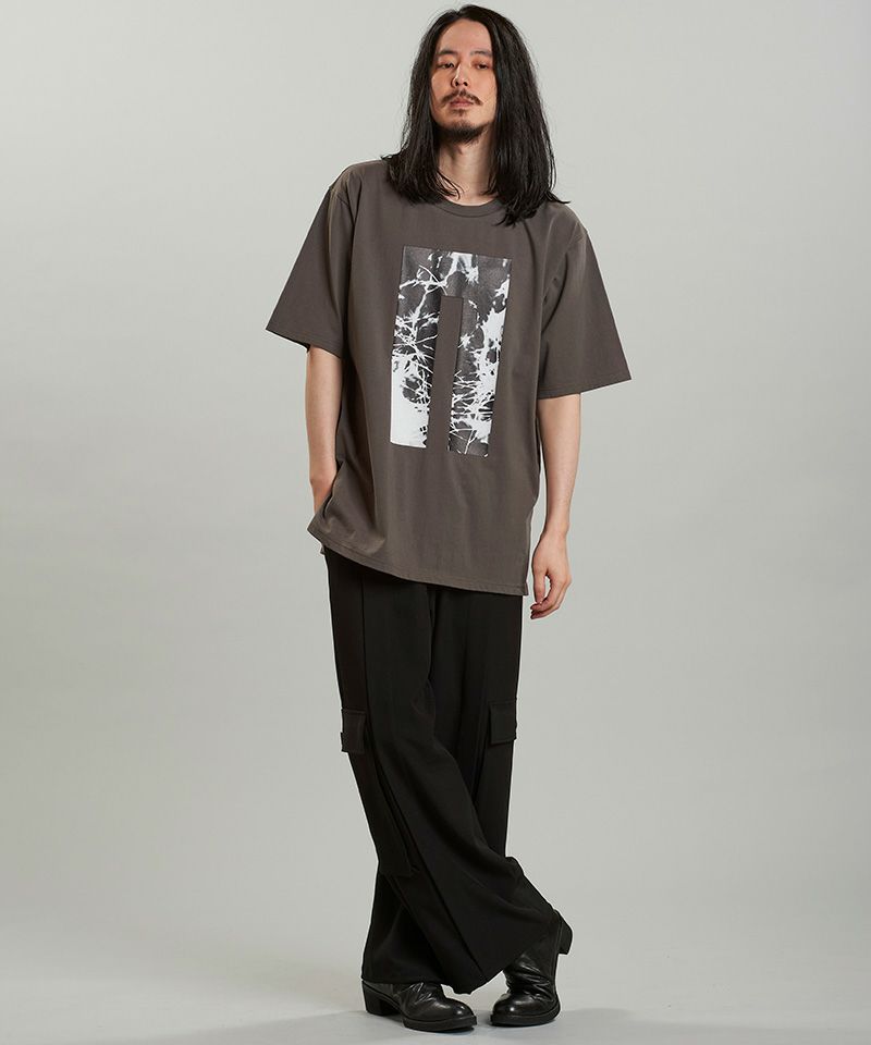 20%OFF【NO ID.(ノーアイディー)】ｸﾞﾗﾌｨｯｸﾛｺﾞﾌﾟﾘﾝﾄBIG-T Tシャツ