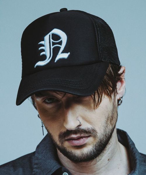 【NO ID.(ノーアイディー)】【予約販売5月下旬～6月上旬入荷】ｲﾆｼｬﾙｴﾝﾌﾞﾛｲﾀﾞﾘｰCAP(856006-255H)