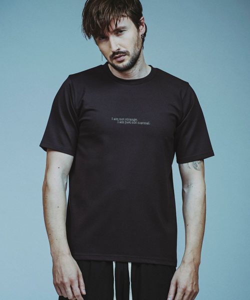 【NO ID.(ノーアイディー)】ｴﾝﾌﾞﾛｲﾀﾞﾘｰﾒｯｾｰｼﾞC-N-T  Tシャツ(856006-262T)