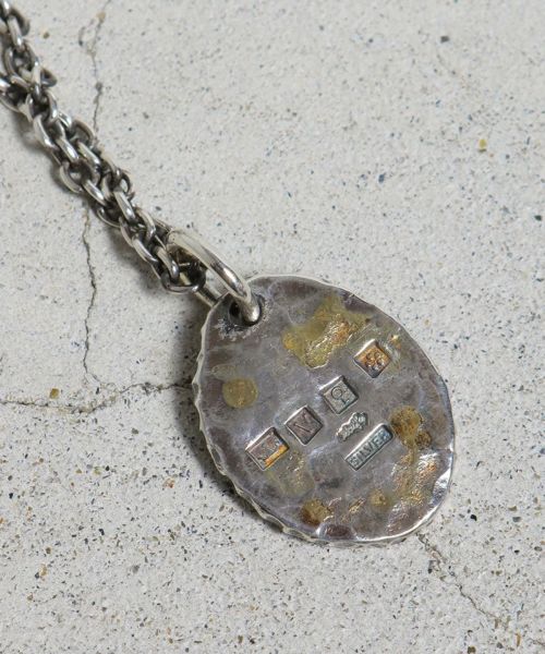【VIVIFY(ビビファイ)】【予約販売ご注文から1ヶ月半後出荷】 Hallmarks Plate Necklace-Hammered finish w-gold ペンダントヘッドハンマードゴールドダスト(VFN-323)