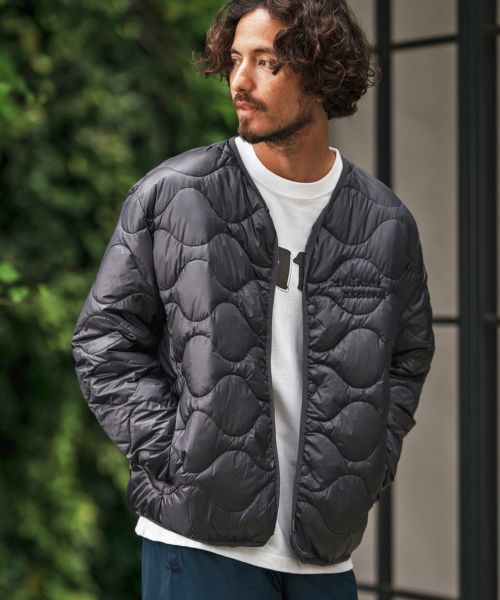 【1minute 1second(ワンミニットワンセカンド)】【予約販売9月下旬～10月上旬入荷】onion quilted collarless down jacket with cursive embroidery ダウンジャケット(1M25A250)
