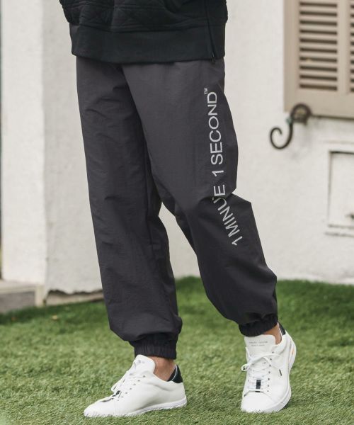 【1minute 1second(ワンミニットワンセカンド)】【予約販売9月上旬～中旬入荷】cotton like nylon training pants with logo print ナイロンパンツ(1M25A160)