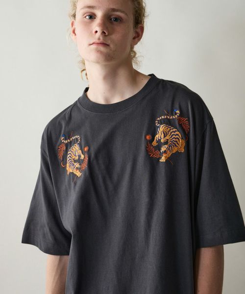 【rehacer(レアセル)】【予約販売7月中旬～下旬入荷】Souvenir Tiger Relax Fit T-shirt Tシャツ(01252000031)
