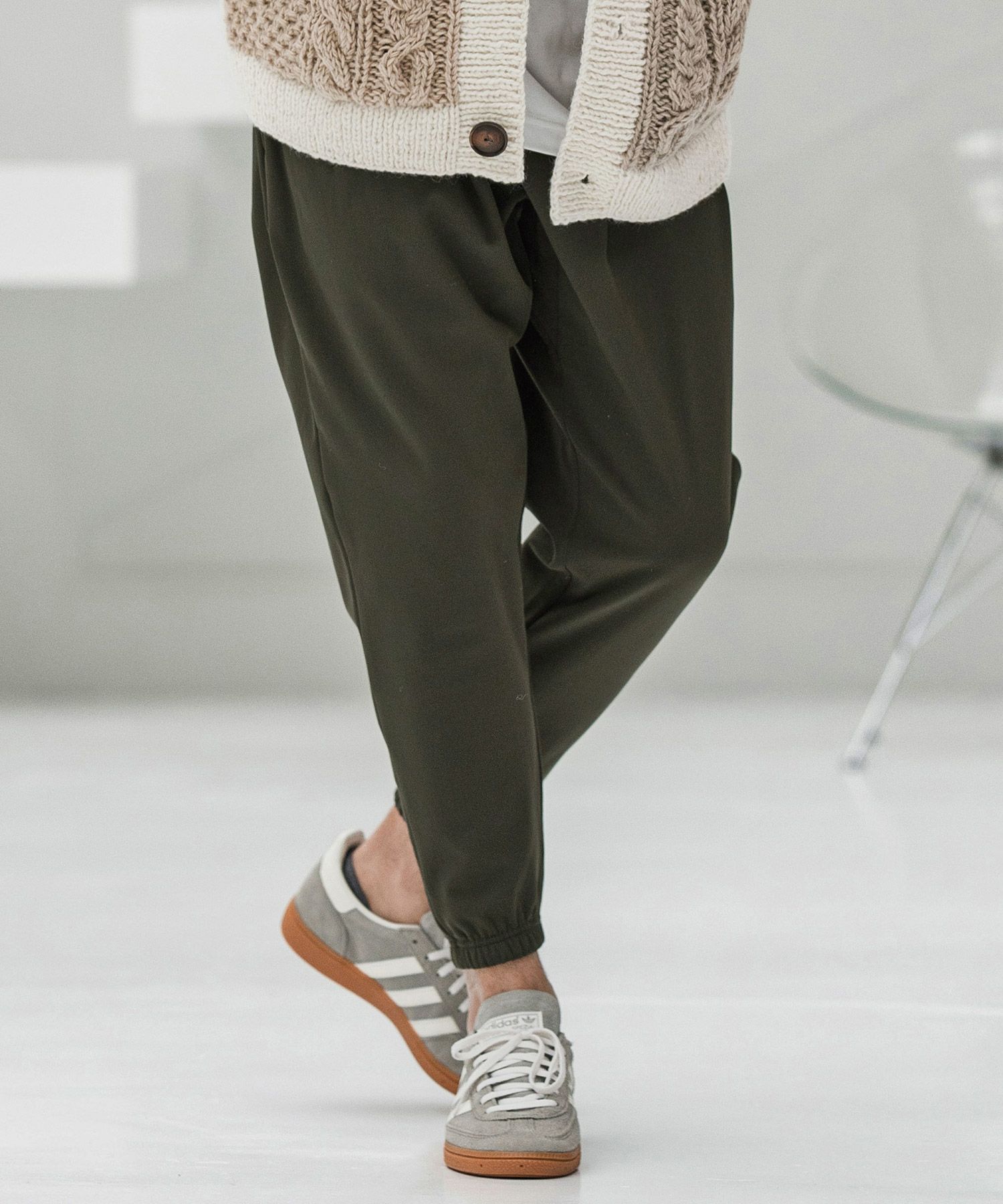 D.KHAKI