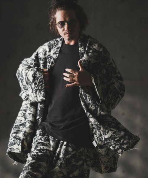【GLIMCLAP(グリムクラップ)】【予約販売9月中旬～下旬入荷】Gown-ish cropped coat-Brushed texture & Full patterned textile- ガウン(19-028-gla-cf)