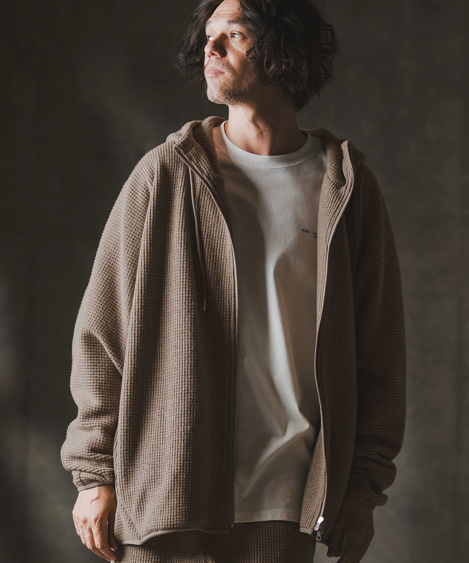 D.BEIGE