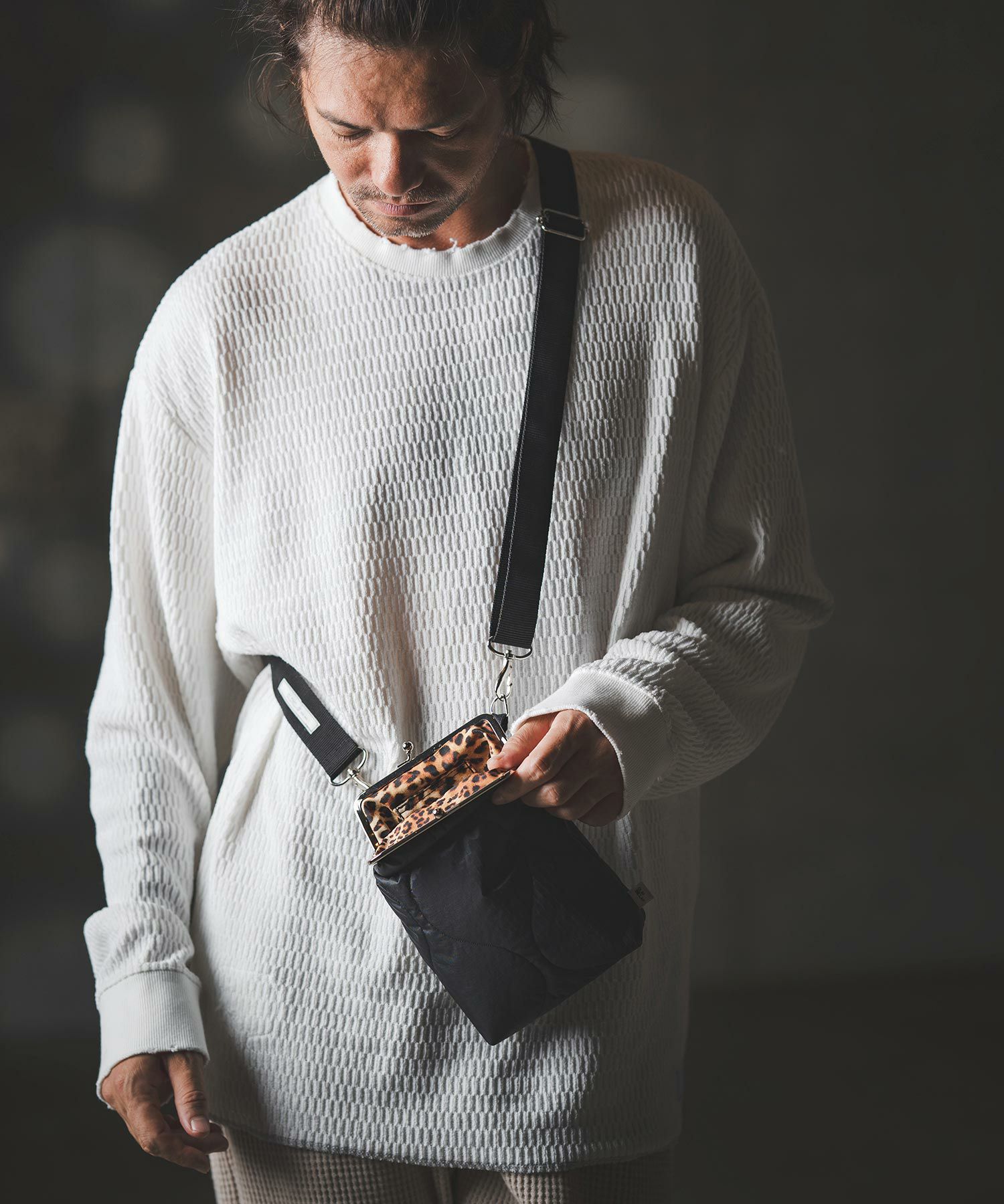 GLIMCLAP(グリムクラップ)】Clasp design mini bag-Wave quilt fabric