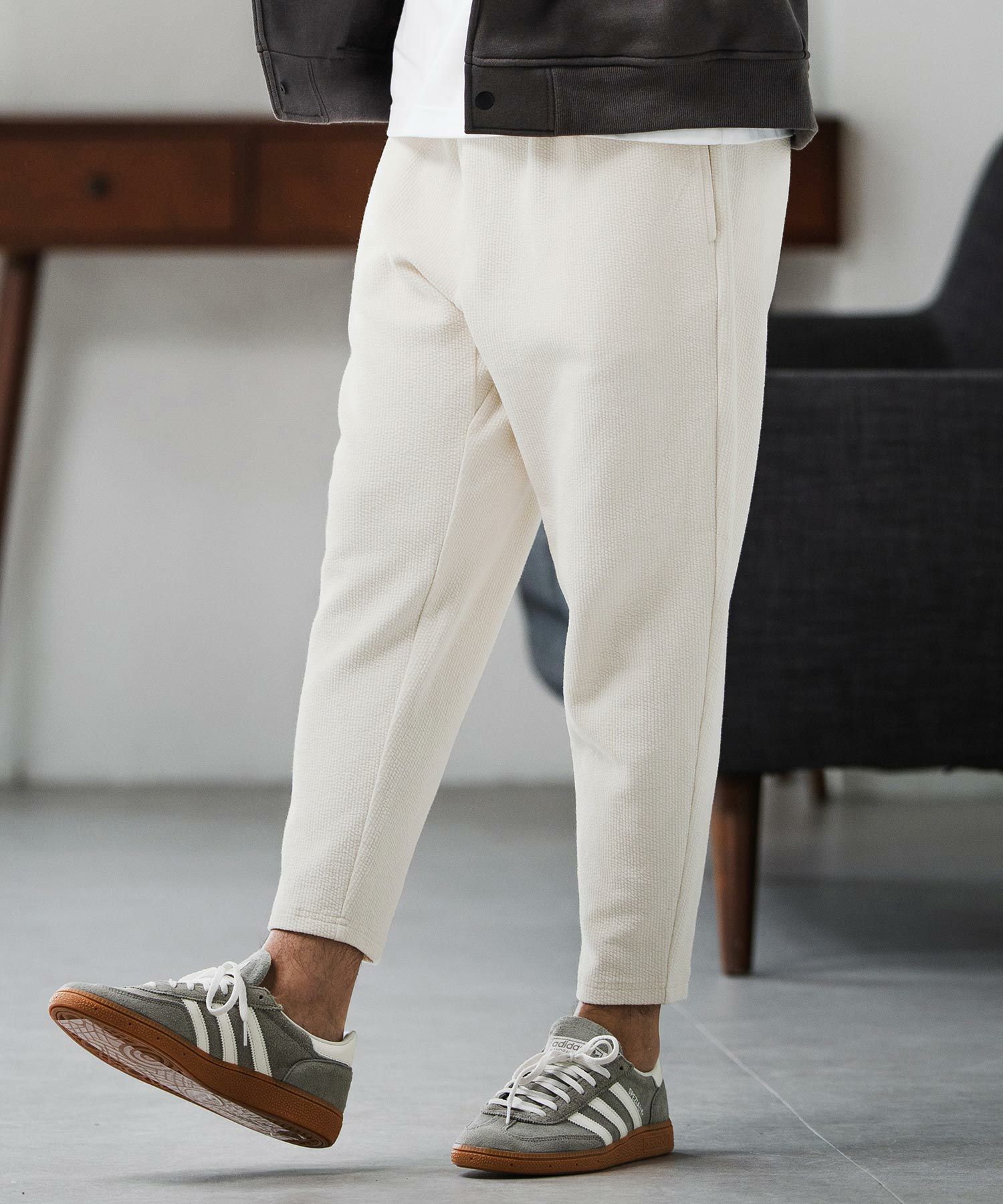 OFF WHITE