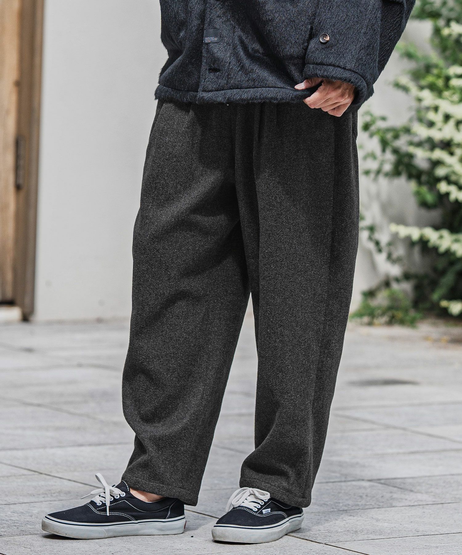 GRAY