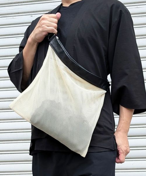 【LESS DESIGN(レスデザイン)】【予約販売ご注文から1ヶ月後出荷】 「-LESS PREVAIL」Aire／フラットＳＤ　Lサイズ ミニマルショルダーバッグ(PSTB-2005)