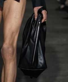 930 BLACK