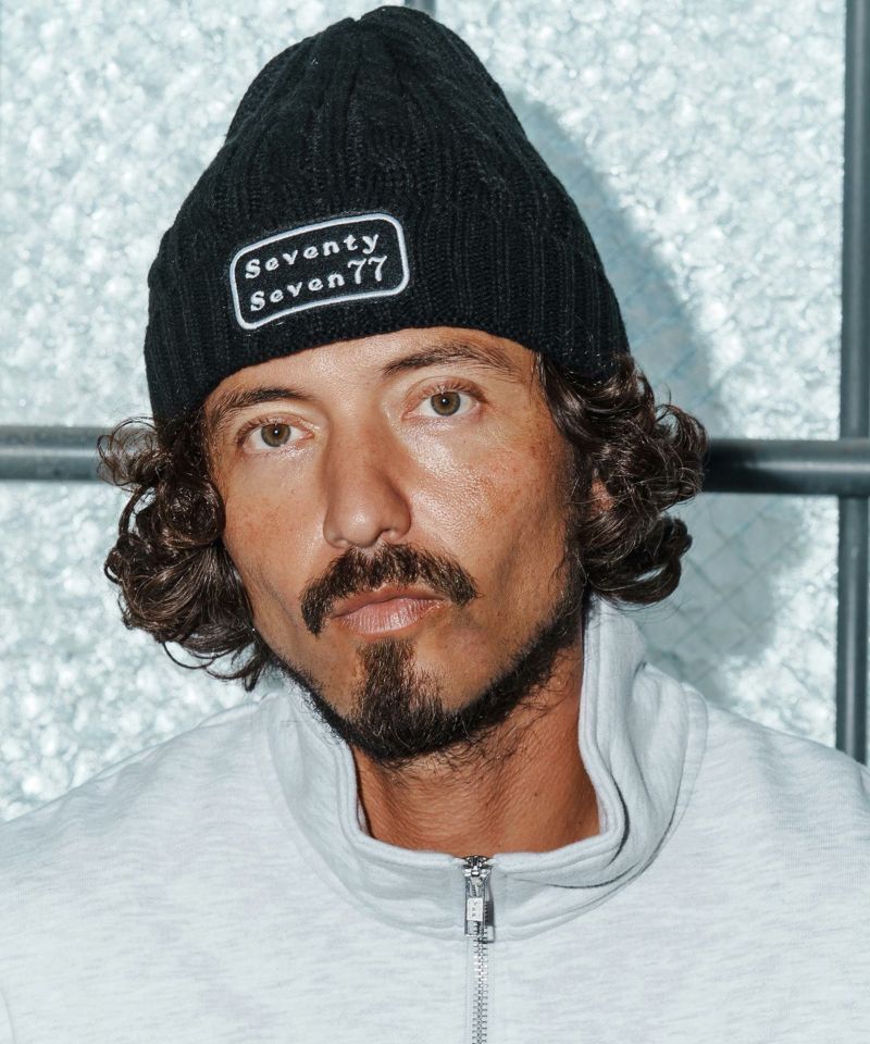 DAOKO キャップ seventy seven(セブンティセブン)】cable knit cap(logo patch) ニット