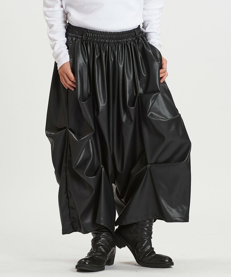 30%OFF【NO ID.(ノーアイディー)】ｼﾝｾﾃｨｯｸﾚｻﾞｰﾘﾍﾞｯﾄﾄﾗｳｻﾞｰｽﾞ パンツ