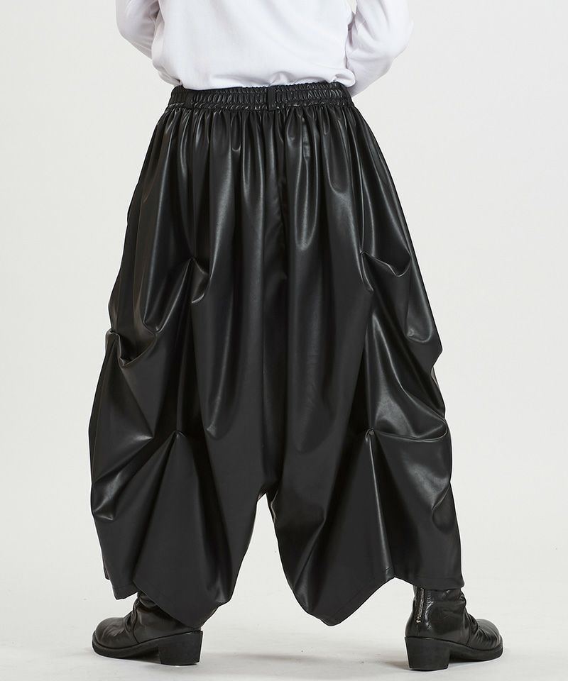 30%OFF【NO ID.(ノーアイディー)】ｼﾝｾﾃｨｯｸﾚｻﾞｰﾘﾍﾞｯﾄﾄﾗｳｻﾞｰｽﾞ パンツ