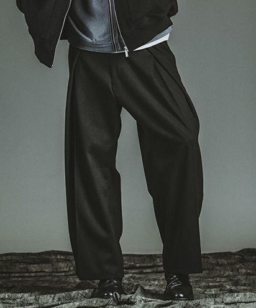 30%OFF【NO ID.(ノーアイディー)】ｼﾝｾﾃｨｯｸﾚｻﾞｰｻﾙｴﾙﾄﾗｳｻﾞｰｽﾞ パンツ