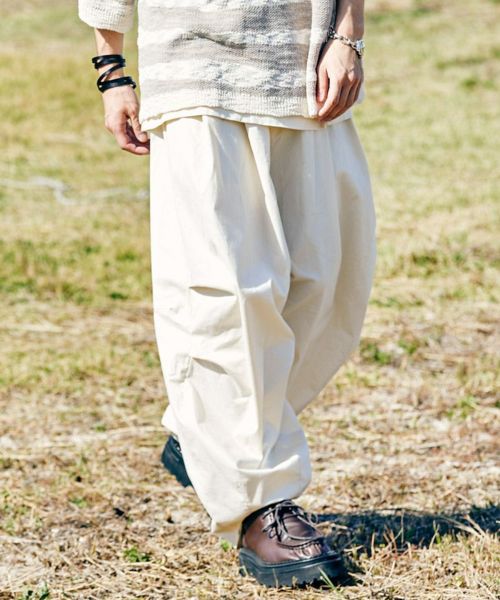 glamb(グラム)】【予約販売6月中旬～下旬入荷】 Knee Tuck Color Pants