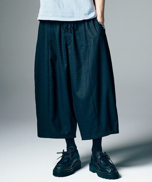 glamb(グラム)】【予約販売6月中旬～下旬入荷】 Knee Tuck Color Pants