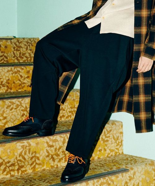 glamb(グラム)】【予約販売6月中旬～下旬入荷】 Knee Tuck Color Pants